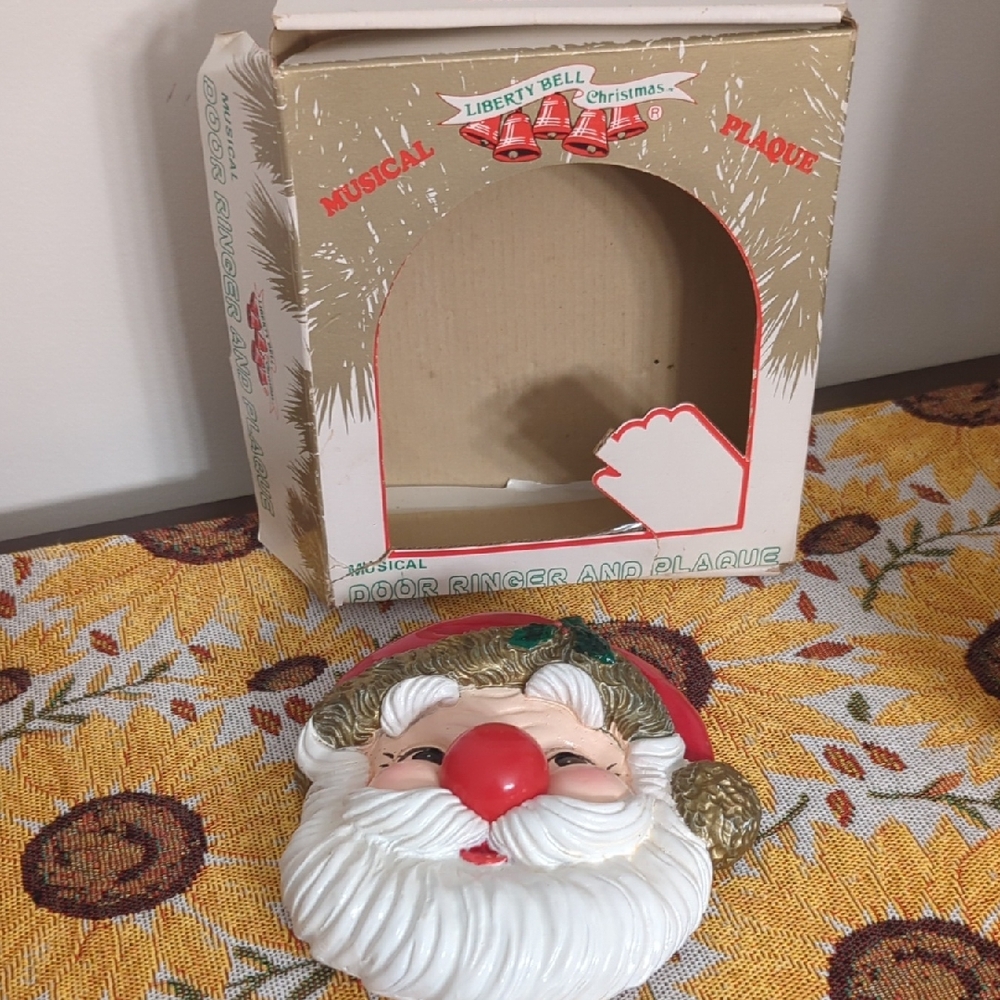Vintage Santa Musical Plaque 1977